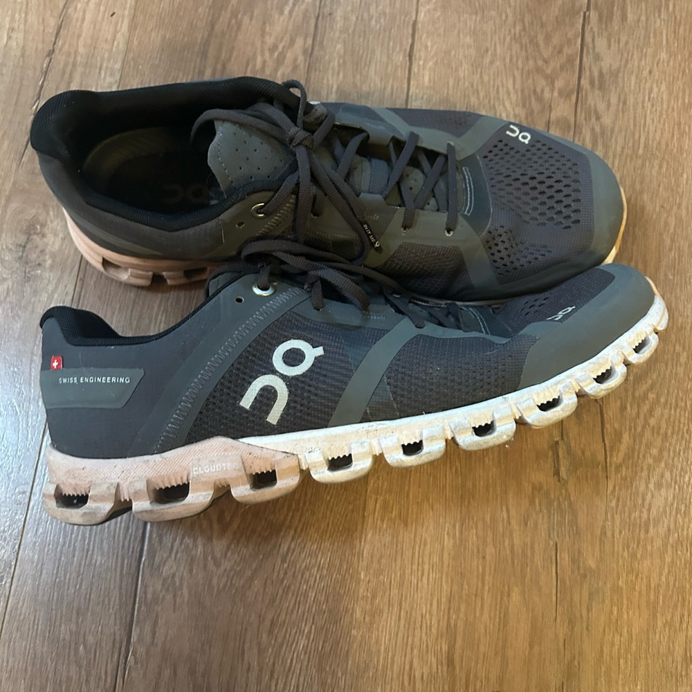On Running Women’s Cloudflow Shoes
